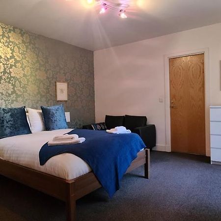 Pass The Keys Spacious 3Beds Flat Near City Centre - Free Parking Edinburgh Exterior photo