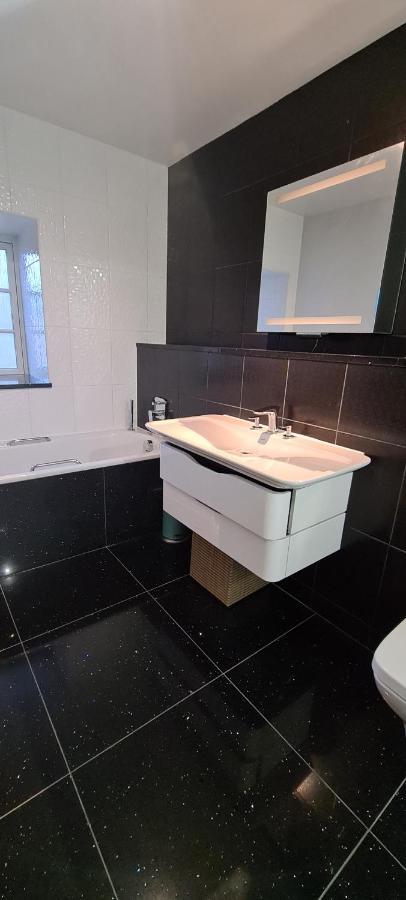 Pass The Keys Spacious 3Beds Flat Near City Centre - Free Parking Edinburgh Exterior photo