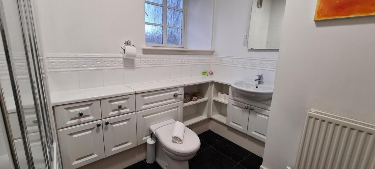 Pass The Keys Spacious 3Beds Flat Near City Centre - Free Parking Edinburgh Exterior photo